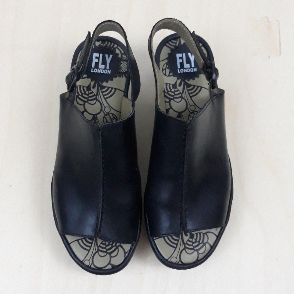 Black Bora Platform Sandal FLY LONDON